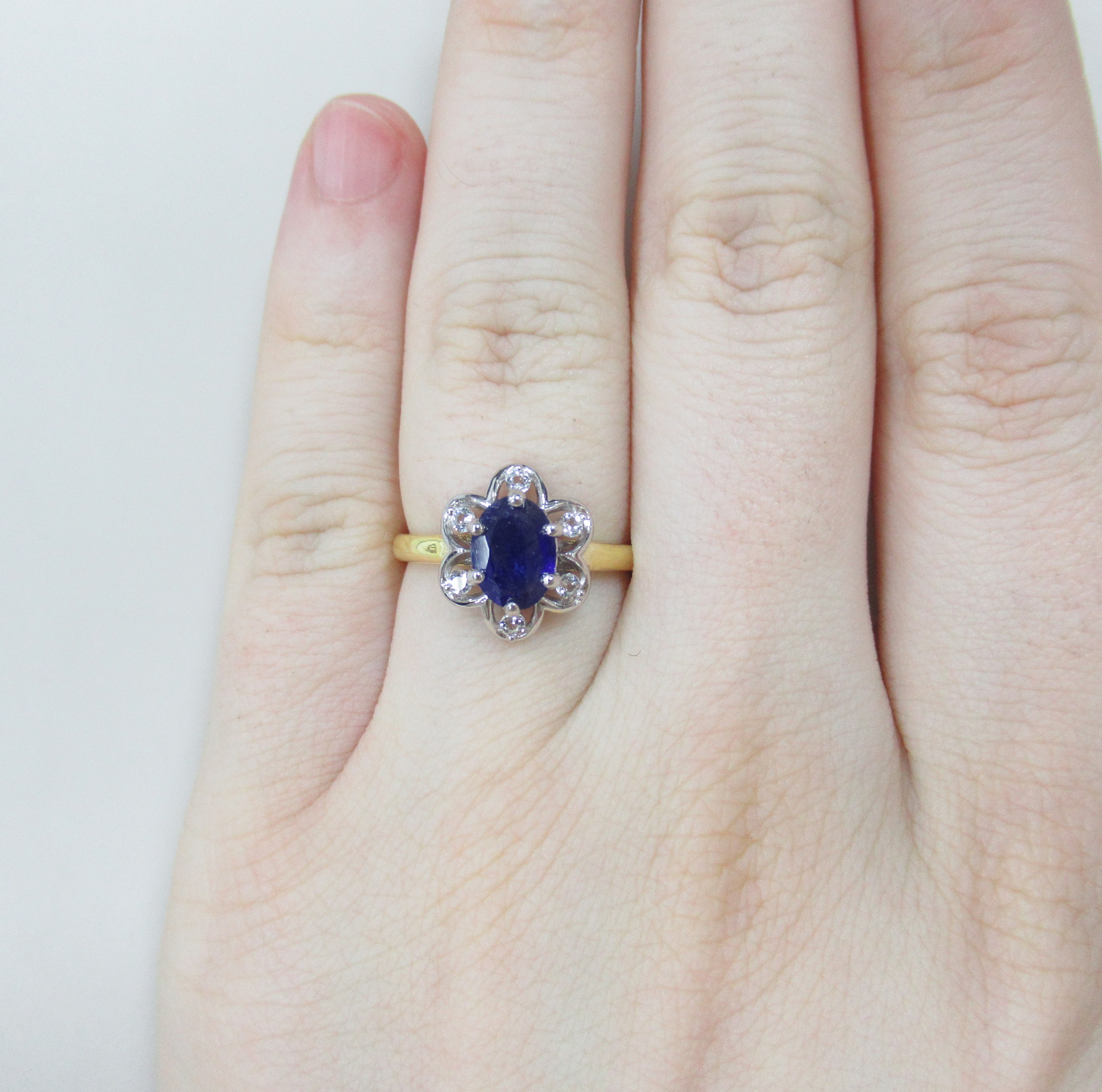 Серебряное кольцо с сапфиром "Цветок"